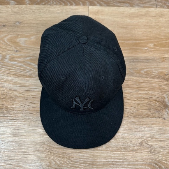 New Era 100% Wool Black 59Fifty Yankees Fitted Hat, Size 7 1/8 - Picture 2 of 12